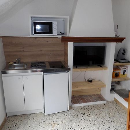 Studio Chez Steph Eyguières Εξωτερικό φωτογραφία