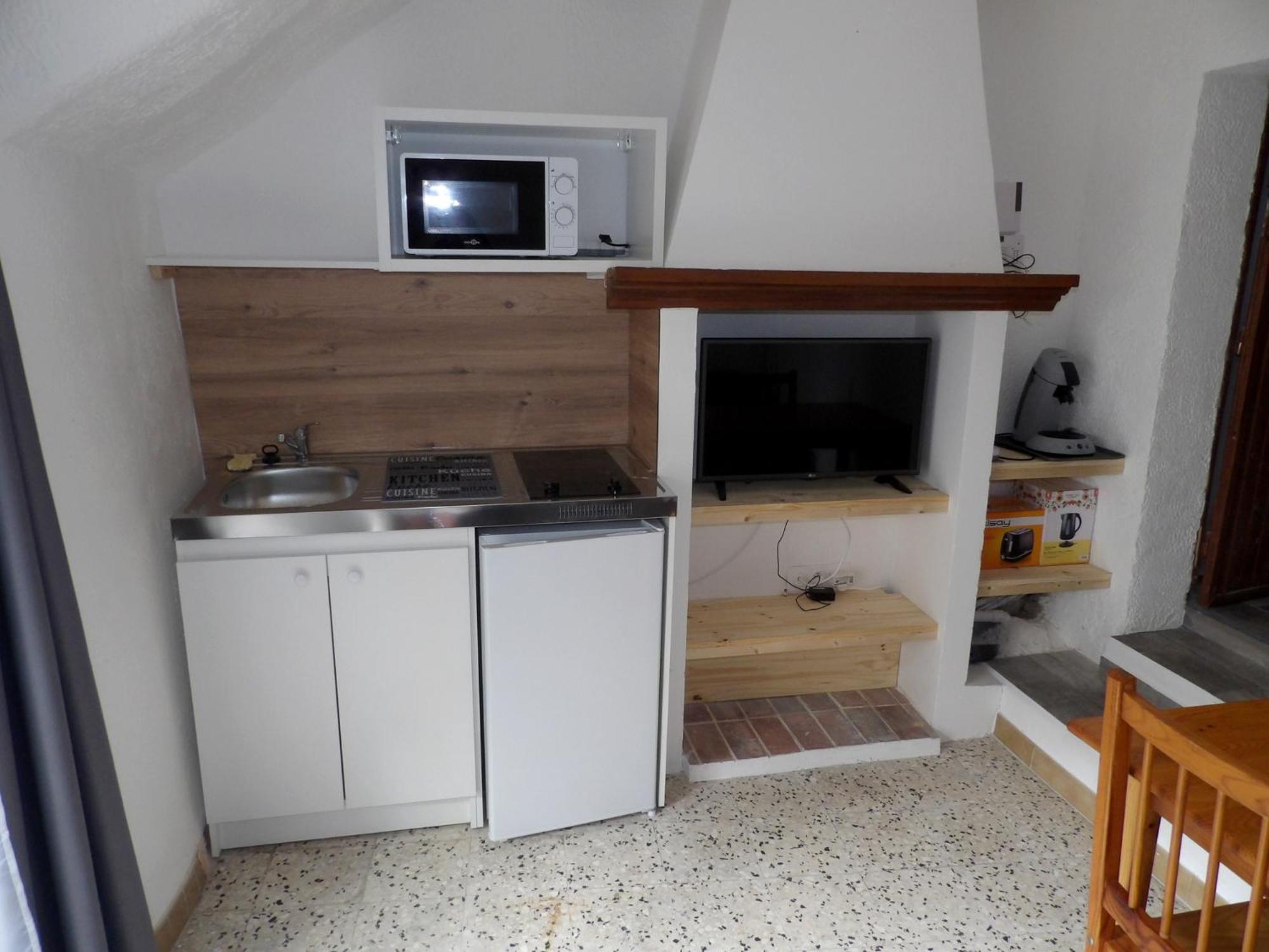 Studio Chez Steph Eyguières Εξωτερικό φωτογραφία